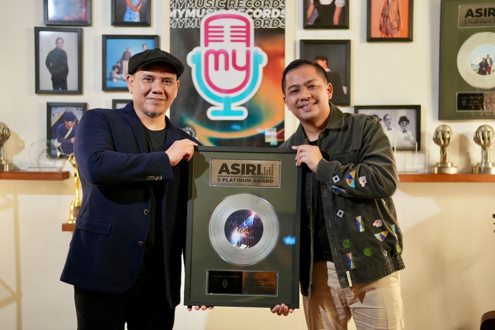 Ade Govinda meraih Raih 8 Penghargaan Platinum Awards