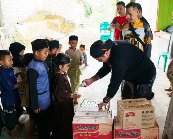 Komunitas Ducati Renovasi Pesantren Bekas Kandang Ayam di Sukabumi