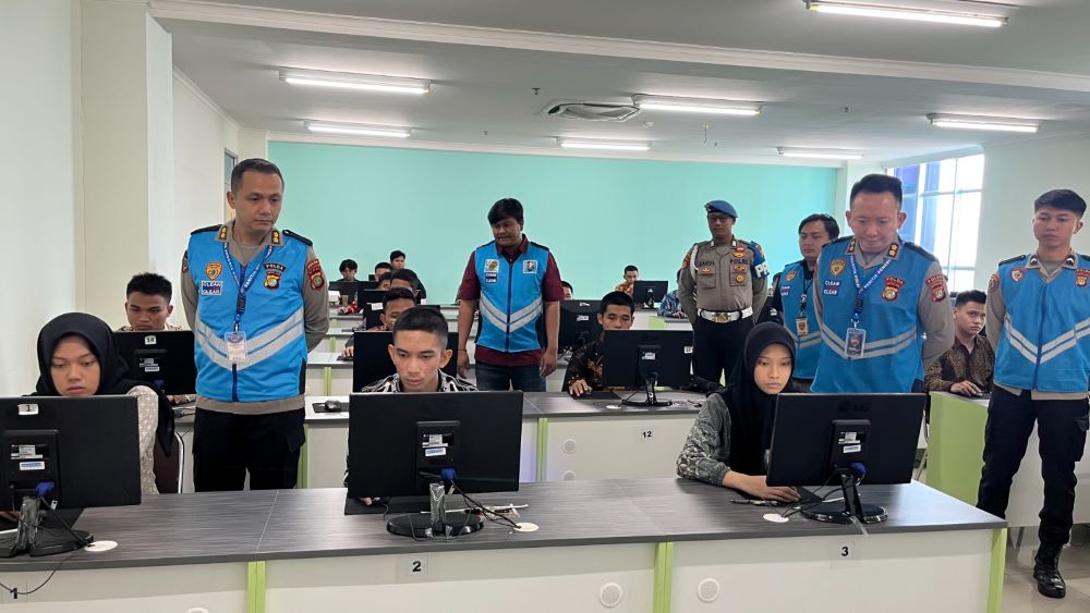 Seleksi Akpol 2026 Peserta  Mengikuti Test CAT Akademik Berbasis Komputer